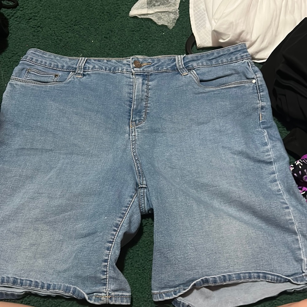 Shorts never been worn light colored and stretchy